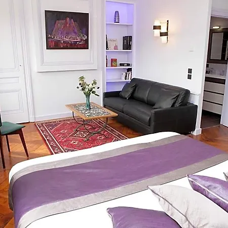 Hotel Des Celestins 3*