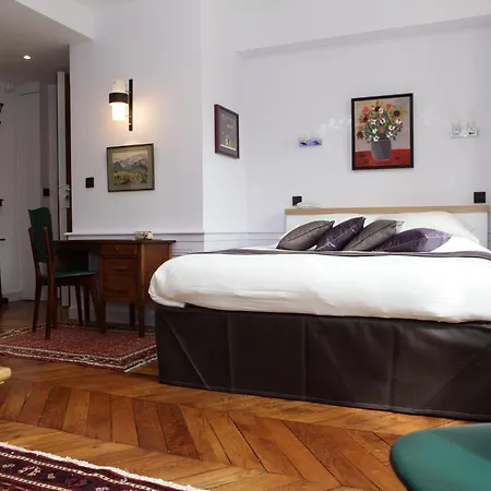 Hotel Des Celestins 3*