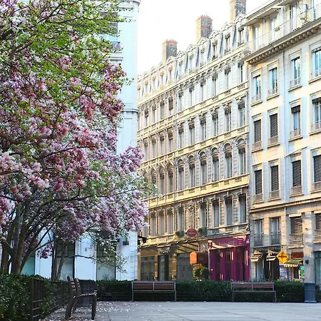 Otel Des Celestins 3*