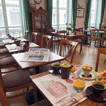 オテル デ セレスタン 3*